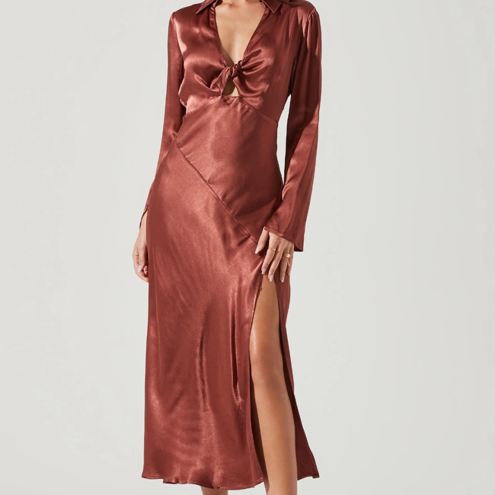 NWT Wanda Satin Cutout Long Sleeve Midi Dress - Size M